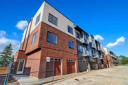 504 Greenbriar Common NW Calgary, AB T3B 6J2