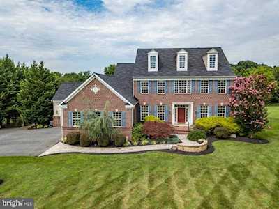 9102 Charlie Farm Ct Gaithersburg, MD 20882