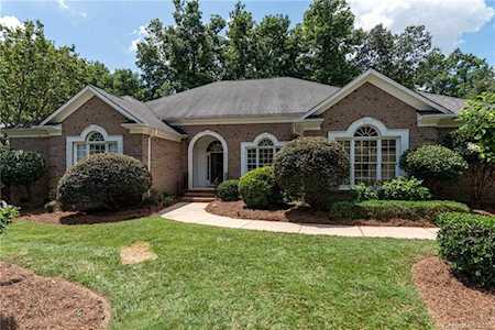 4633 Fairvista Dr Charlotte, NC 28269