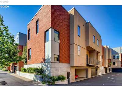 1722 NW Riverscape St Portland, OR 97209