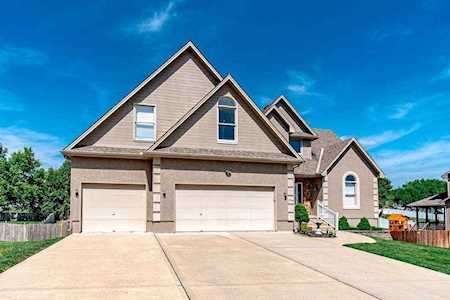 1304 NE Valley Forge Dr Lees Summit, MO 64086