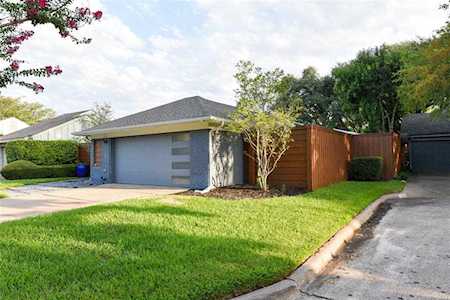 4103 Pokolodi Circle Addison, TX 75001