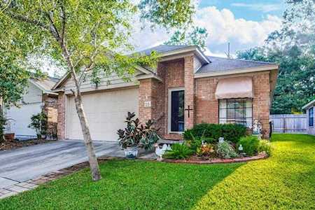 28 Silver Creek Dr Conroe, TX 77301