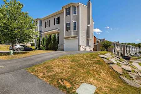 40 Sophia Dr Worcester, MA 01607