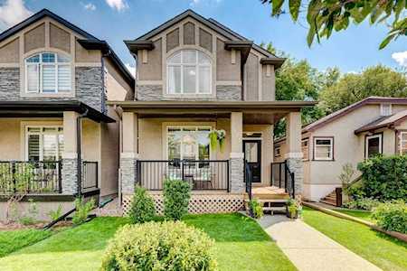411 19 Ave NW Calgary, AB T2M 0Y5