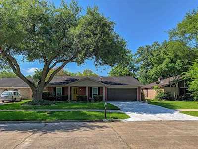 1211 Whispering Pine Dr Missouri City, TX 77489