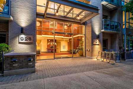 928 Richards Street #2504 Vancouver, BC V6B 6P6