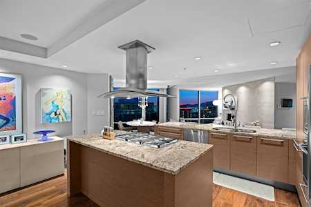 1111 Alberni Street #3301 Vancouver, BC V6E 4V2
