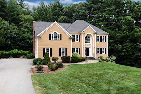 18 Stirrup Brook Ln Northborough, MA 01532