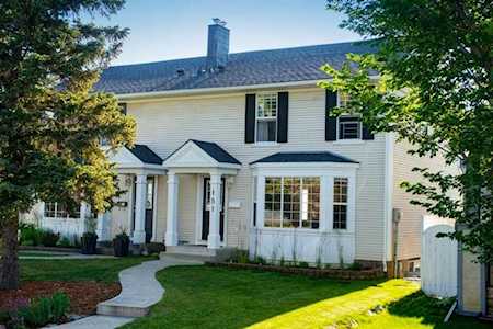 151 Somme Manor SW Calgary, AB T2T 6J3