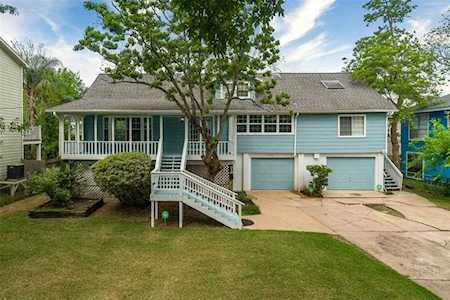 218 Oak Rd Clear Lake Shores, TX 77565