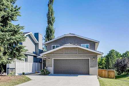 48 Strathwood Bay SW Calgary, AB T3H 1V6