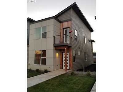 2867 SE Brookwood Ave Hillsboro, OR 97123