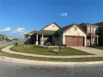 6617 Moores Ferry Dr Del Valle, TX 78617