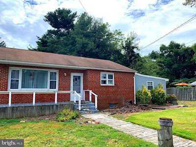 2175 Lake Dr Pasadena, MD 21122