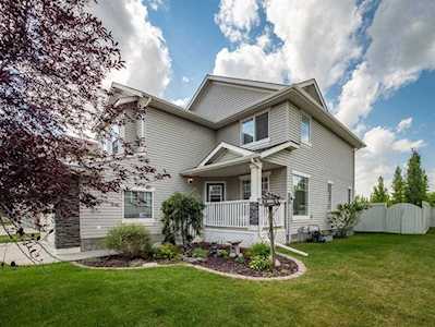 15 Crystal Shores Ct Okotoks, AB T1S 1W2