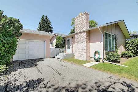 49 Haysboro Crescent SW Calgary, AB T2V 3G1