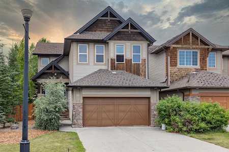 299 St Moritz Dr SW Calgary, AB T3H 5X8