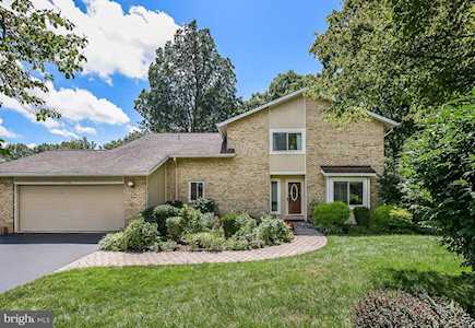 1330 Colvin Forest Dr Vienna, VA 22182