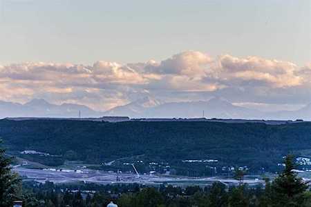75 Hawkdale Circle NW Calgary, AB T3G 3L5