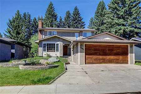 10007 Oakmoor Way SW Calgary, AB T2V 4A1