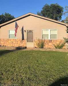 1076 Cloverlawn Dr Pontiac, MI 48340