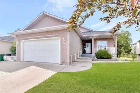 144 Lakeside Greens Dr Chestermere, AB T1X 1B9