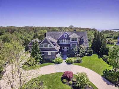 106 Carnegie Harbor Dr Portsmouth, RI 02871