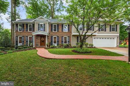 10033 Garrett St Vienna, VA 22181