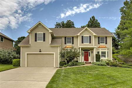 10212 NW River Hills Dr Parkville, MO 64152