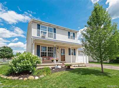 1162 Town Trail Pinckney Vlg, MI 48169