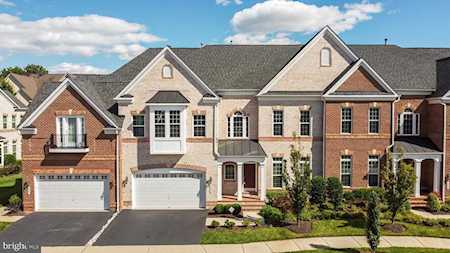 3883 Billberry Dr Fairfax, VA 22033
