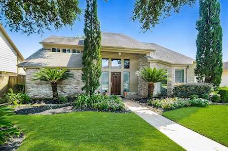 1611 Overland Pass Dr Sugar Land, TX 77478