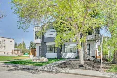 3304 28 Ave SW Calgary, AB T3E 0R8