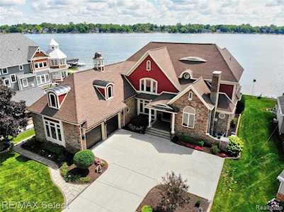 12383 Margaret Dr Fenton Twp, MI 48430