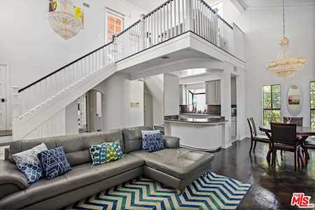 412 Arnaz Drive #11 Los Angeles, CA 90048