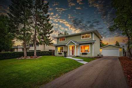 712 Cedarille Way SW Calgary, AB T2W 2G7