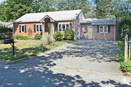 16 Joy St Barrington, RI 02806