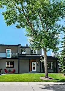 3 Hillgrove Dr SW Calgary, AB T2V 3L5