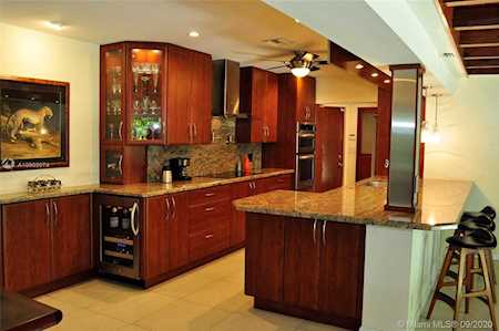 1800 NE 17th Ter Fort Lauderdale, FL 33305