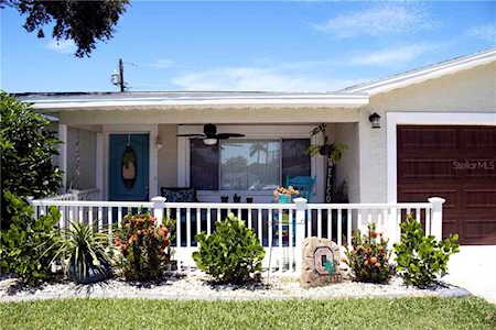 9820 136th St Seminole, FL 33776