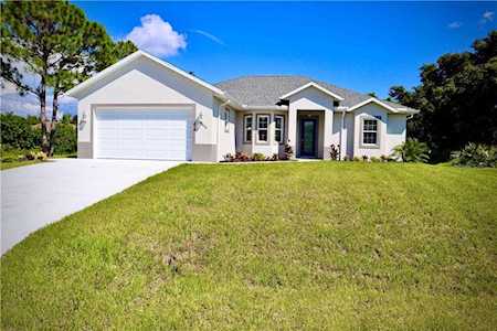 8805 Wawana Rd North Port, FL 34287