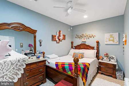 893 Ballou St Herndon, VA 20170