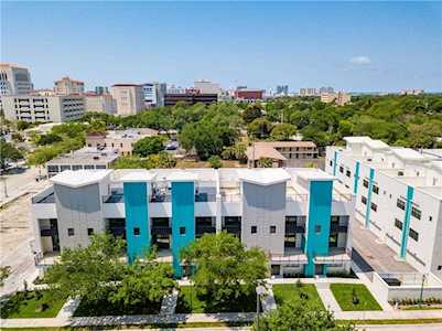 32 N School Ave Sarasota, FL 34237