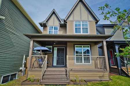 12 New Brighton Ct SE Calgary, AB T2Z 0Y1