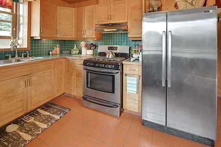1591 Thomas Avenue Coquitlam, BC V3K 2L7