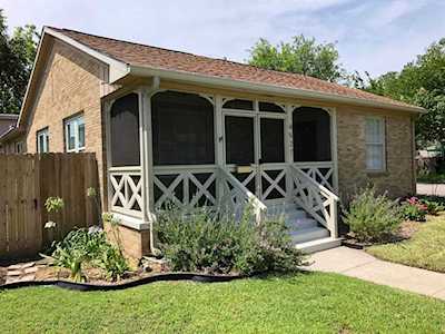 4527 Ursuline Galveston, TX 77551