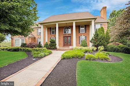 6302 Barnesdale Path Centreville, VA 20120