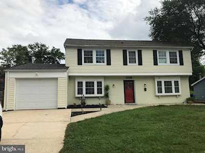 12208 Foxhill Ln Bowie, MD 20715