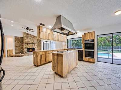 148 NW 98th Ln Coral Springs, FL 33071